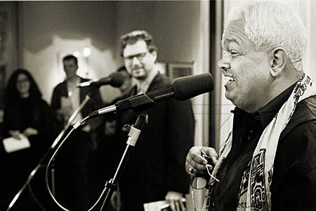 Miguel Algar�n en el Nuyorican Poets Cafe